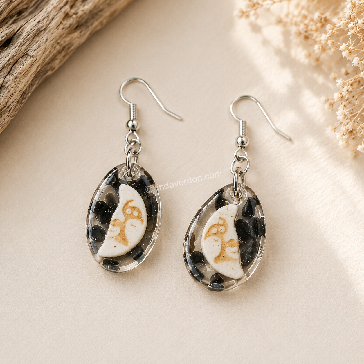 Boucles d’Oreilles Lune Magique en Magnésite & Obsidienne Noire ✨🌙