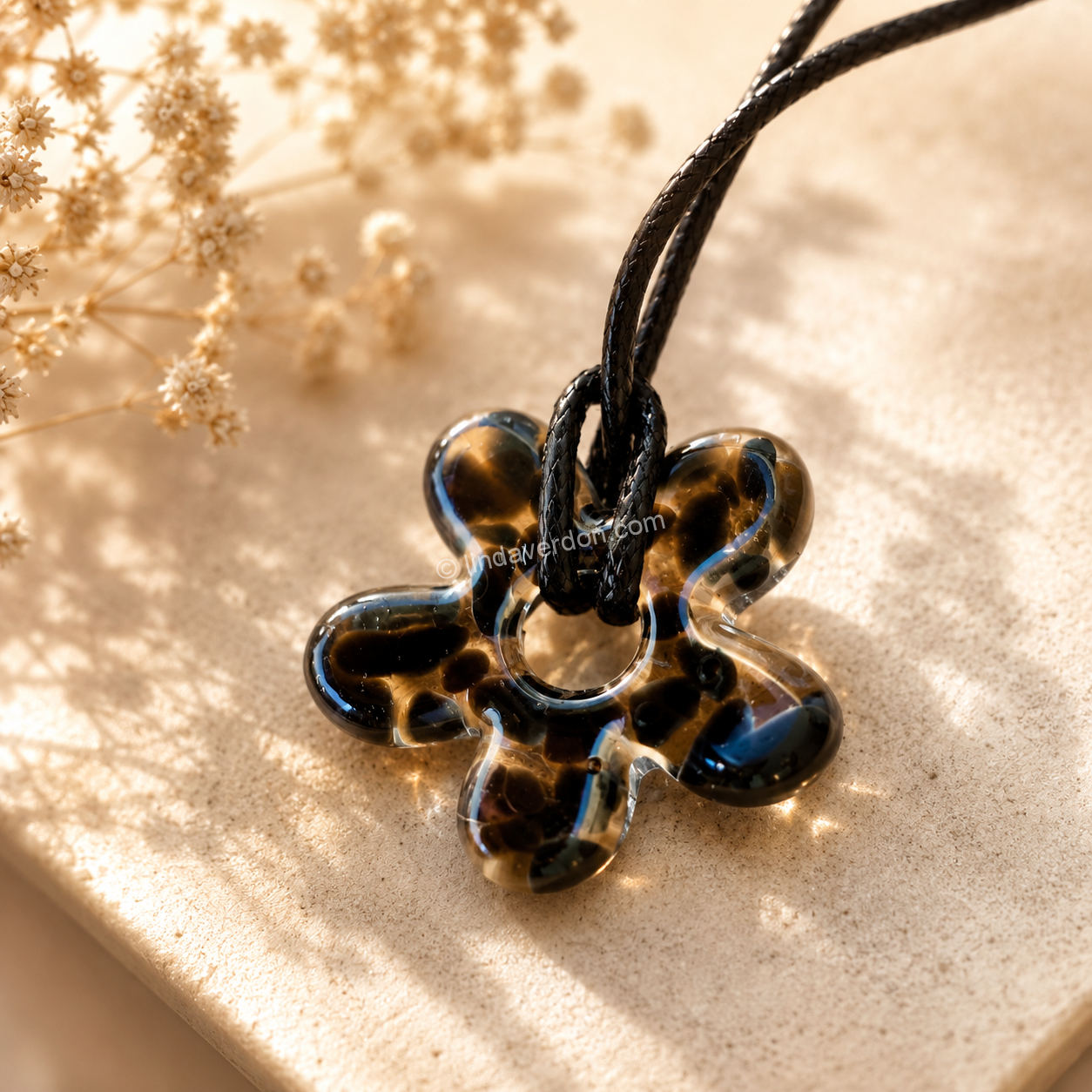 Pendentif Fleur Protection – Obsidienne Noire & création artisanale