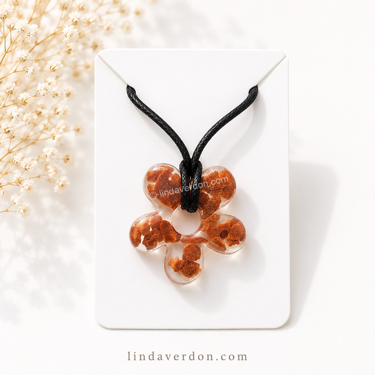 Pendentif Fleur Lumineuse – Goldstone naturelle & création artisanale