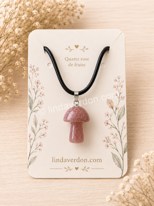 Découvrez ce pendentif champignon en Quartz Fraise naturel. Une pierre douce associée à l'amour, à l'équilibre émotionnel et à la joie de vivre. Livré avec son cordon.