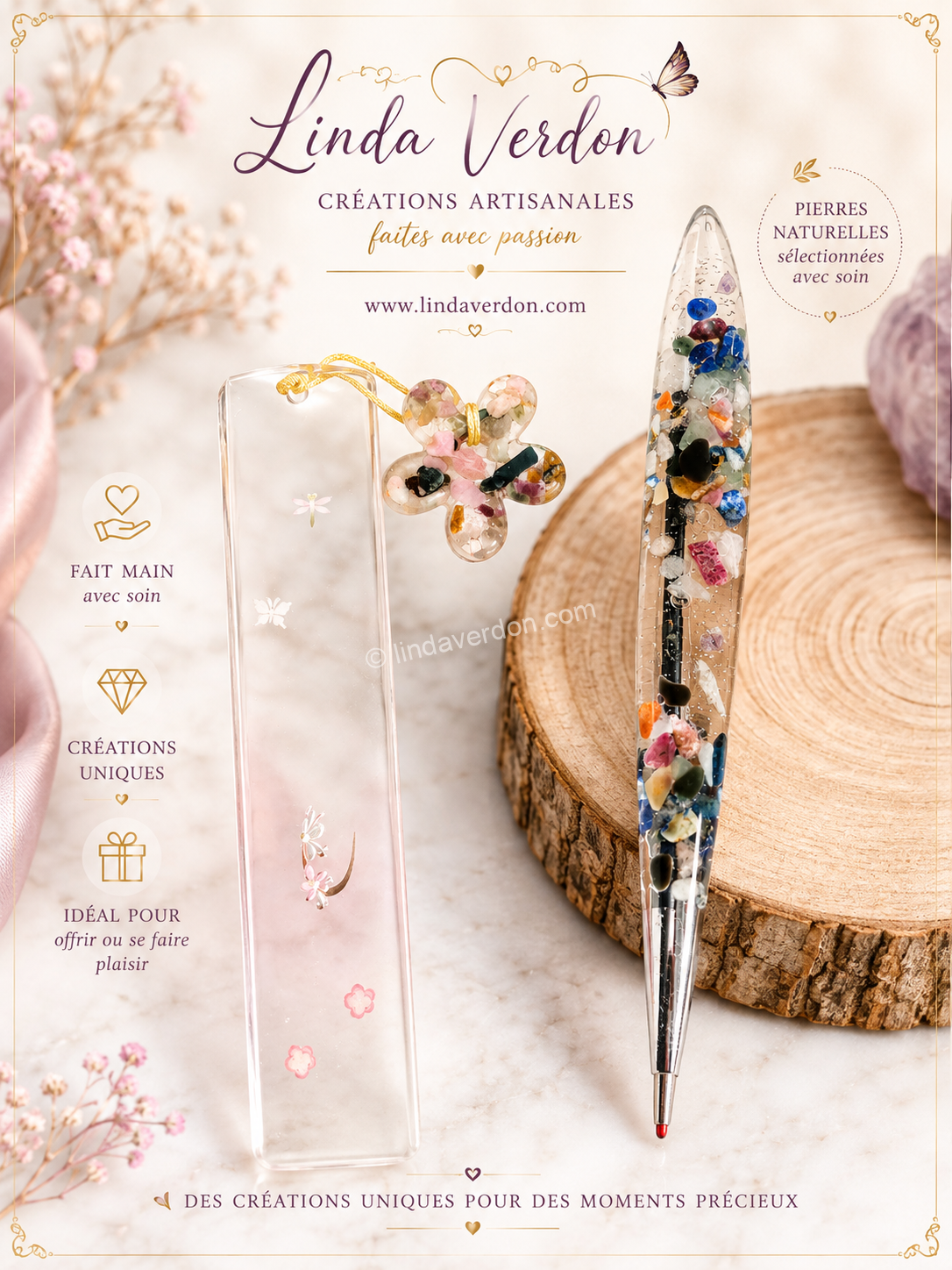 Coffret artisanal avec marque-page décoré de motifs papillon et fleur en rhodonite, accompagné d'un stylo en rhodonite et lapis-lazuli.