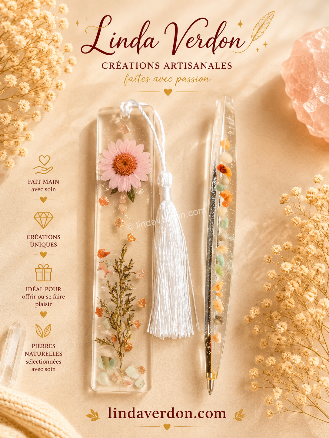 Coffret artisanal avec marque-page en Goldstone, fleur naturelle et petit chien argenté, accompagné d'un stylo en cornaline. Création unique faite main.