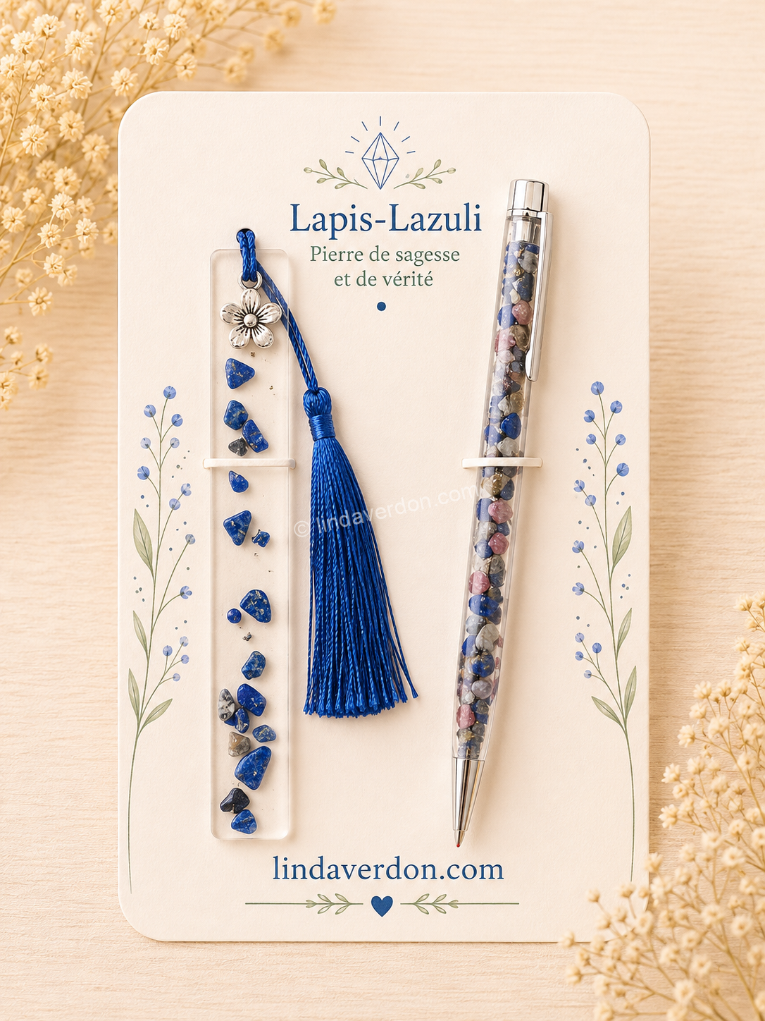 Coffret artisanal avec marque-page et stylo garnis de lapis-lazuli. Une création unique réalisée à la main par Linda Verdon.